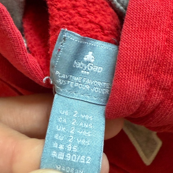 GAP|Baby gender neutral,toddler hoodie sweater in Vibrant Red with GAP letters• - Picture 5 of 5